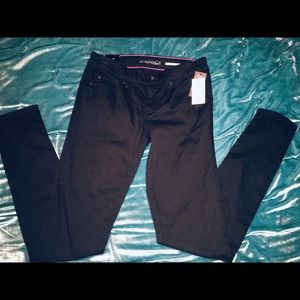 Black skinny jeans new with tags!